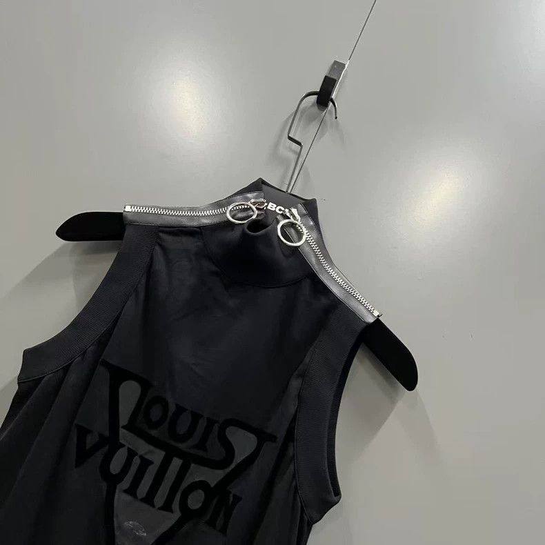 Louis Vuitton Louis Vuitton Black flocked logo vest Size US M / EU 48-50 / 2 - 2 Thumbnail