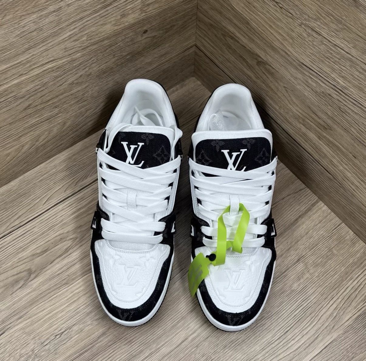 Louis Vuitton Louis Vuitton Trainer Black and White Denim Sneakers J41 Size US 9.5 / EU 42-43 - 2 Thumbnail