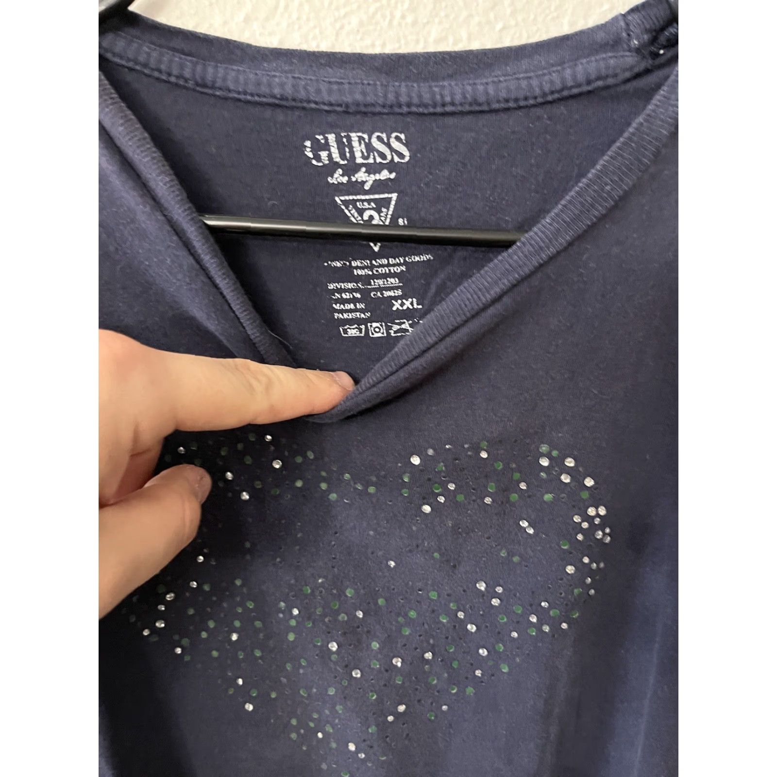 Guess GUESS Women's V-Neck Logo T-Shirt 2XL Navy Blue Graphic Size XXL / US 16-18 / IT 52-54 - 2 Thumbnail