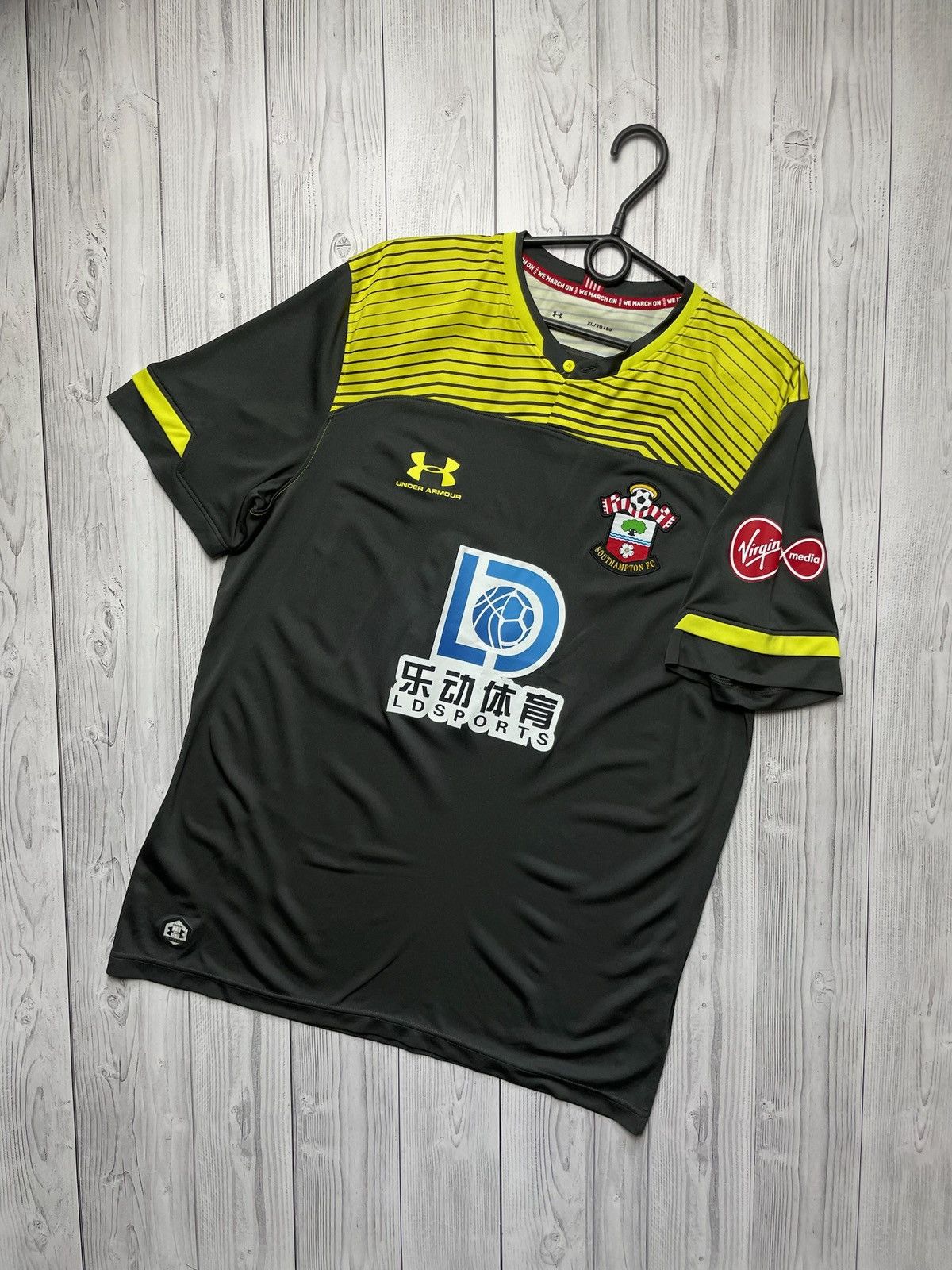 Vintage Vintage Southampton Under Armour soccer jersey size XL Size US XL / EU 56 / 4 - 1 Thumbnail