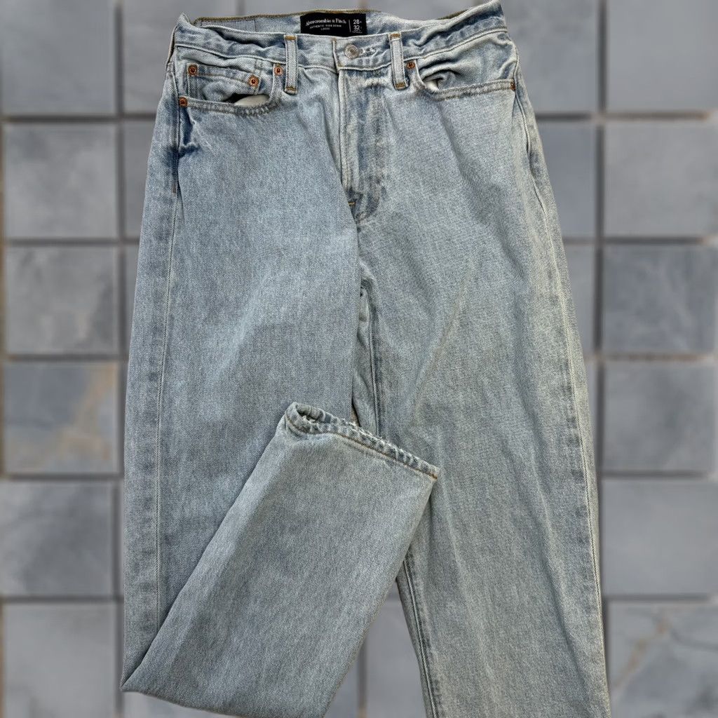 Abercrombie & Fitch Abercrombie & Fitch Jeans Mens 28x32 Blue Light Wash Loose Straight Rigid Denim Size US 28 / EU 44 - 1 Thumbnail