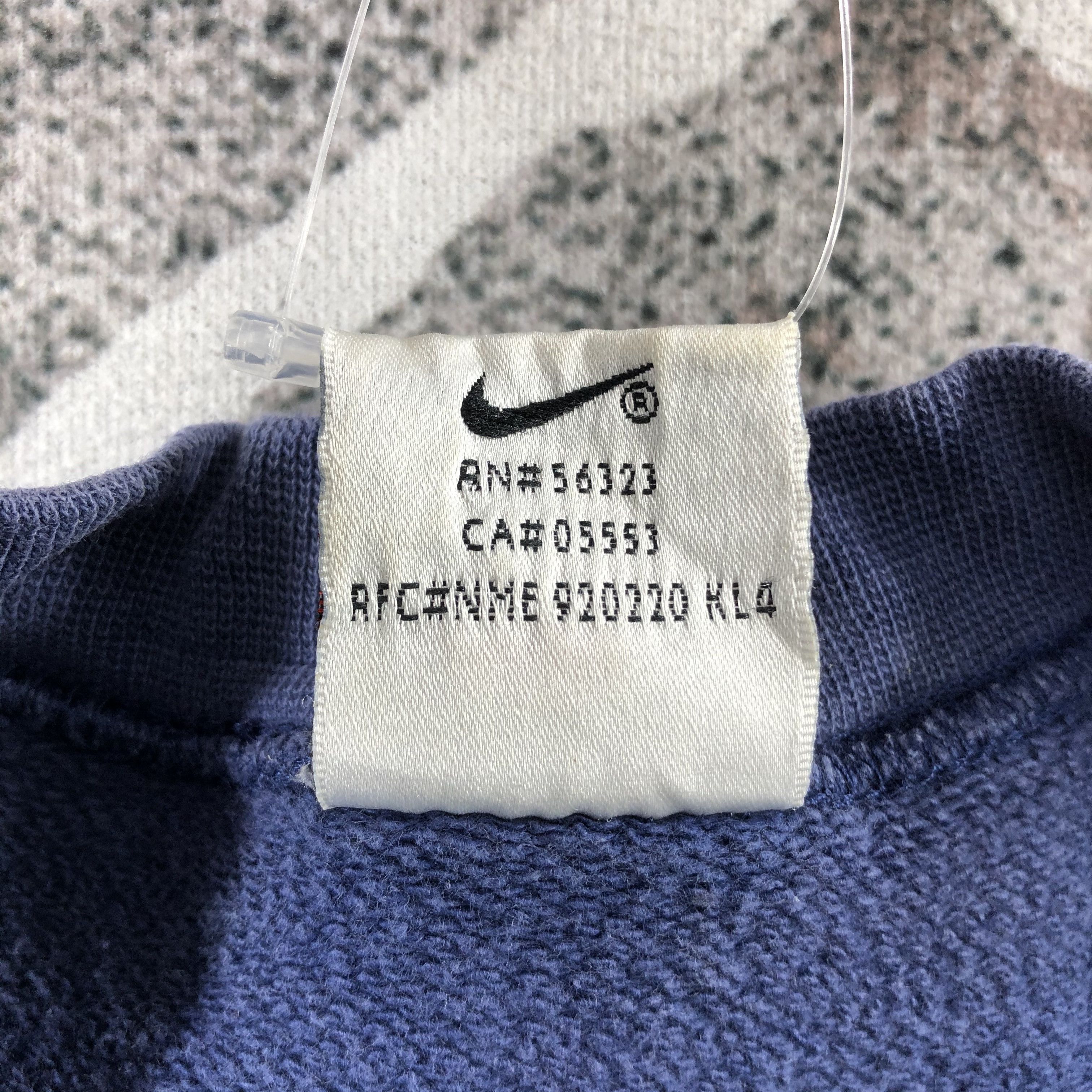 Nike Vintage Nike Swoosh Crewneck Sun Faded Sweatshirt F130 Size US XL / EU 56 / 4 - 6 Thumbnail