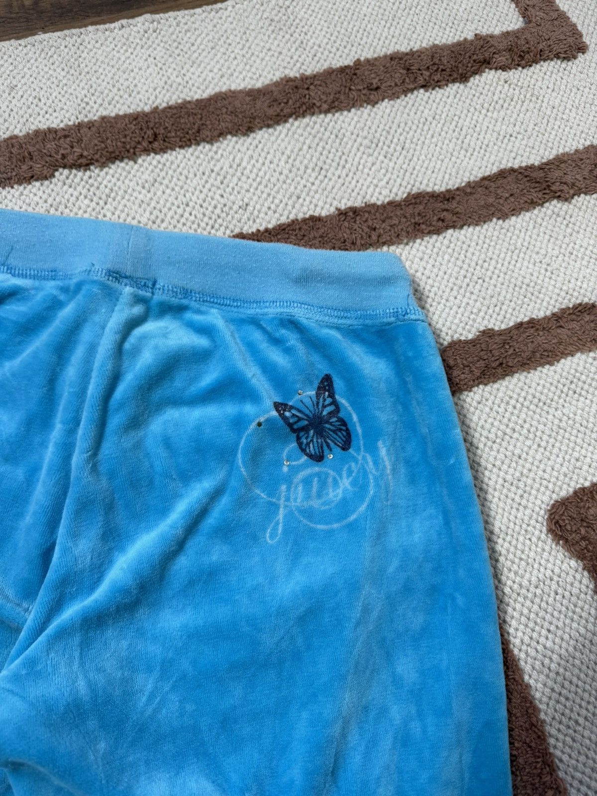 Juicy Couture VINTAGE JUICY COUTURE BUTTERFLY VELOUR PANTS Size 28" / US 6 / IT 42 - 6 Thumbnail
