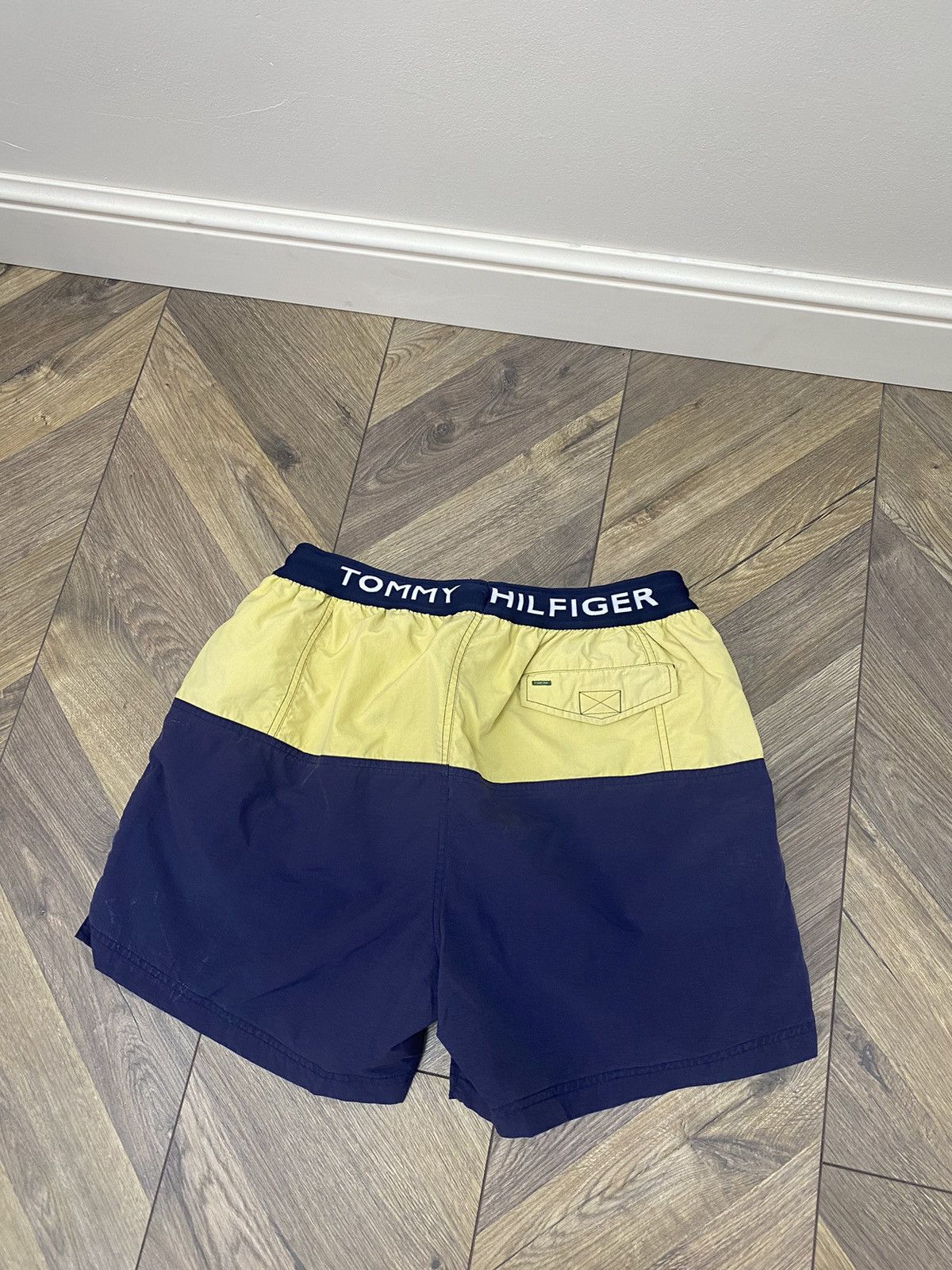 Tommy Hilfiger × Vintage Vintage Tommy Hilfiger Trunks Shorts Size US 31 - 10 Thumbnail