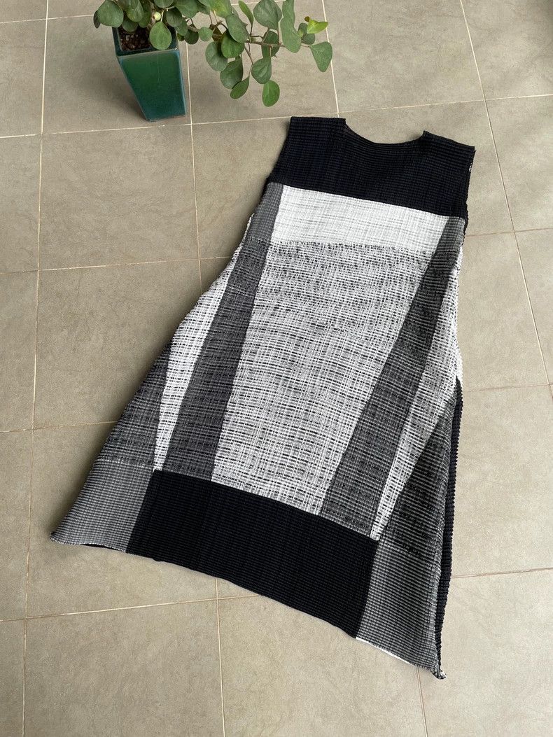 Issey Miyake Issey Miyake size:2 Black and grey main color block dress Size XS / US 0-2 / IT 36-38 - 4 Thumbnail