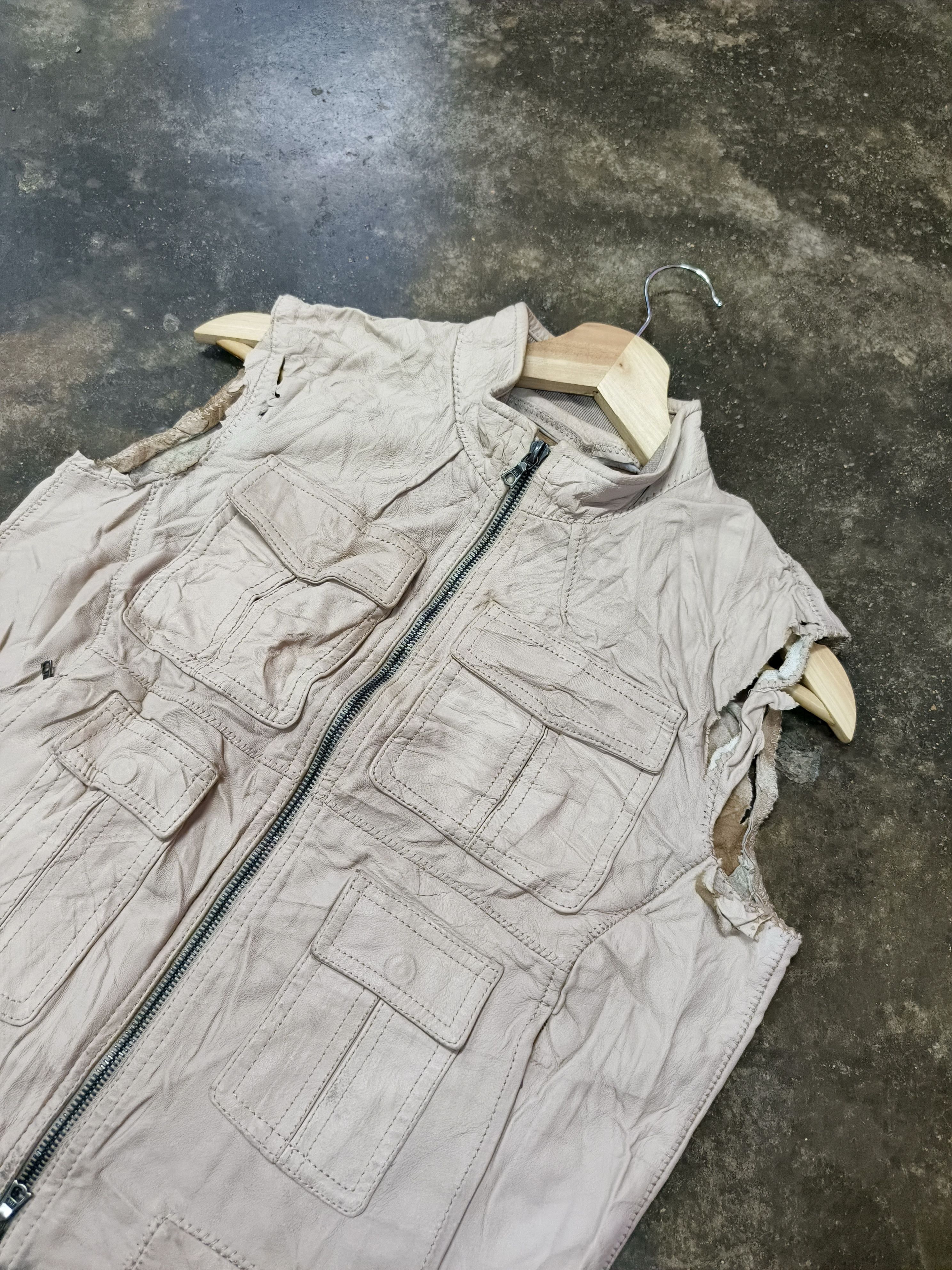 Neil Barrett Neil Barrett Distressed Leather Jacket Size S / US 4 / IT 40 - 2 Thumbnail