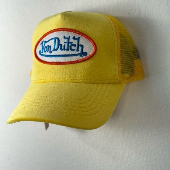 Designer × Von Dutch NWT VON DUTCH YELLOW VELVET HOLLYWOOD TRUCKER HAT Size ONE SIZE - 4 Thumbnail