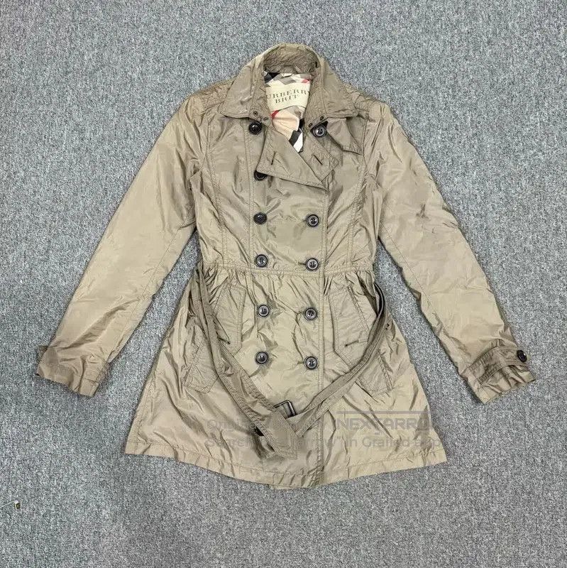 Burberry Burberry Beige Cotton Women's Trench Coat. Size L / US 10 / IT 46 - 1 Thumbnail