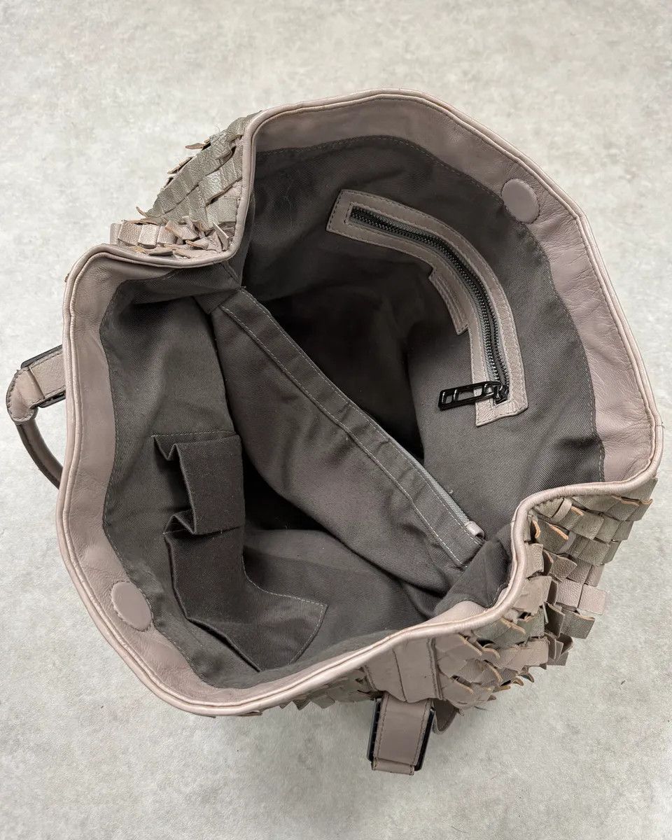 Burberry Burberry Grey Leather Textured Handle Bag Size ONE SIZE - 10 Thumbnail