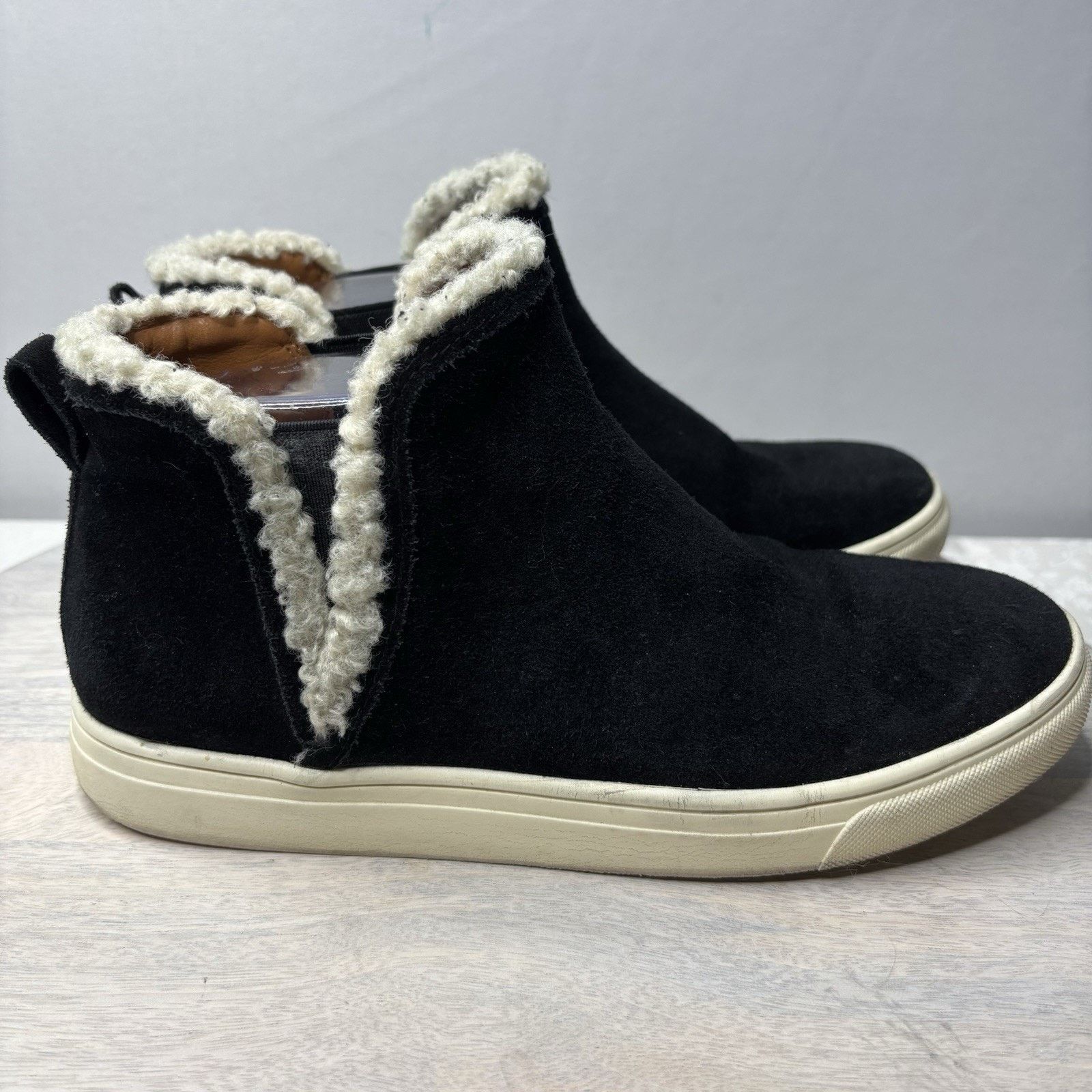 Lucky Brand Lucky Brand Shoes 9 M Casual High Top Sneakers Black Suede Size US 9 / IT 39 - 1 Thumbnail