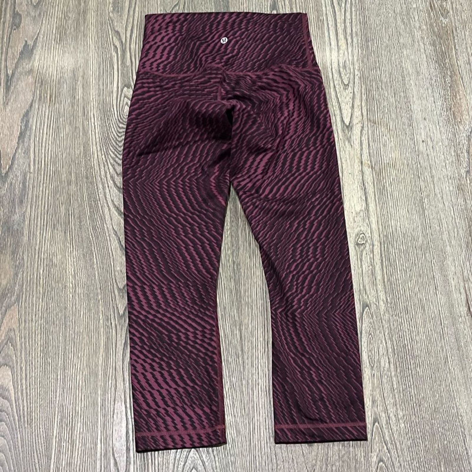 Lululemon Lululemon Capris Leggings Hi-Rise Athletic Black Purple Sz 6 Size 28" / US 6 / IT 42 - 5 Thumbnail