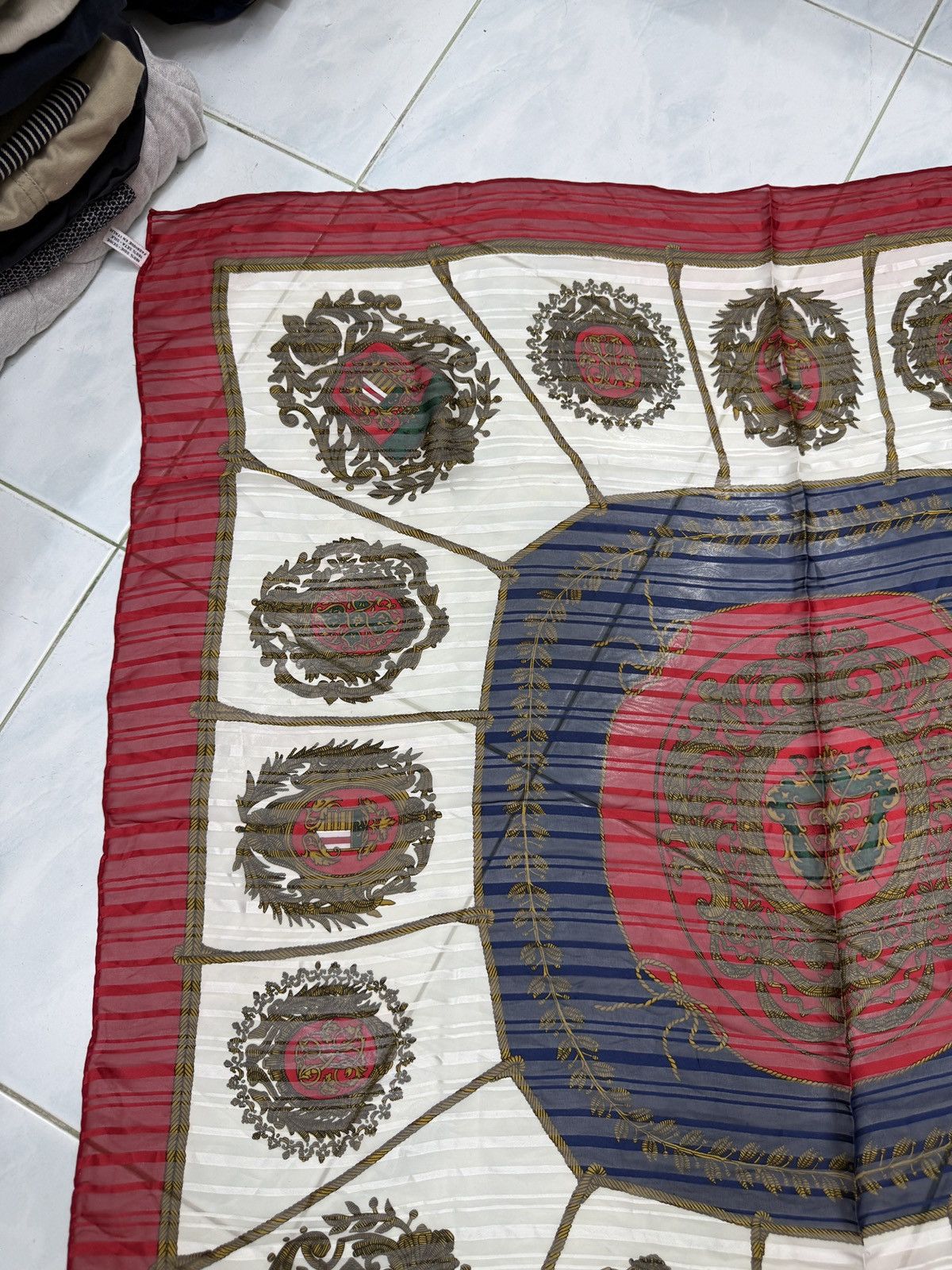 Hermes 🔥🔥🔥ARCHIVE VINTAGE HERMES LES ARMES DE PARIS SILK SCARF Size ONE SIZE - 5 Thumbnail