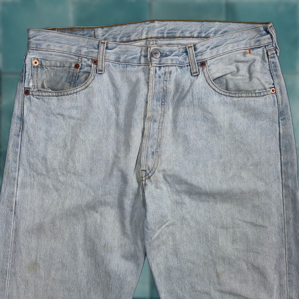 Levi's VINTAGE Levi's 501 Jeans Blue Light Wash 36x36 XX Straight Leg 90s USA Men Carth Size US 36 / EU 52 - 1 Thumbnail