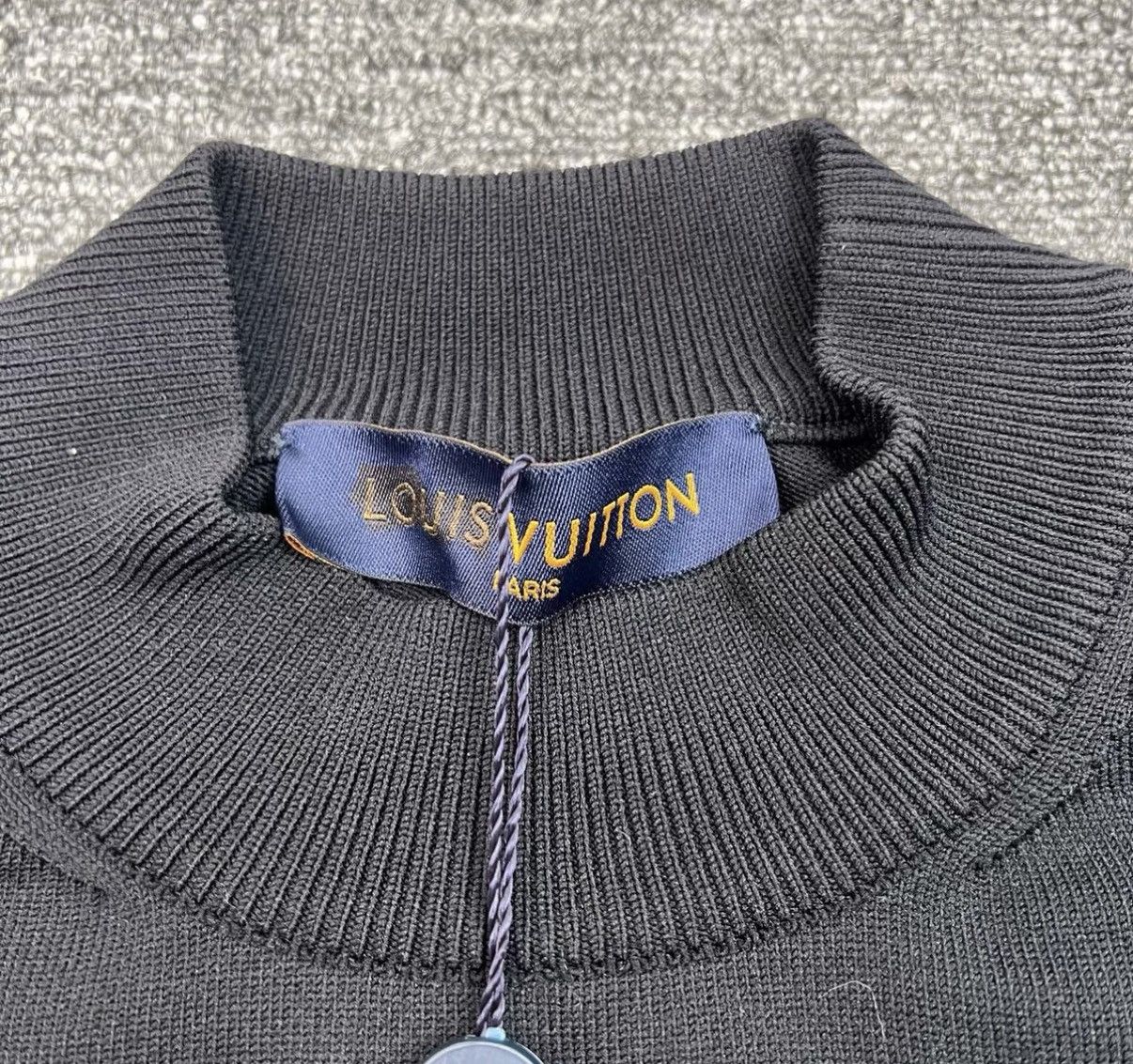 Louis Vuitton Louis Vuitton LV Thermal Earth Logo Knit Sweater K12 Size US S / EU 44-46 / 1 - 3 Thumbnail