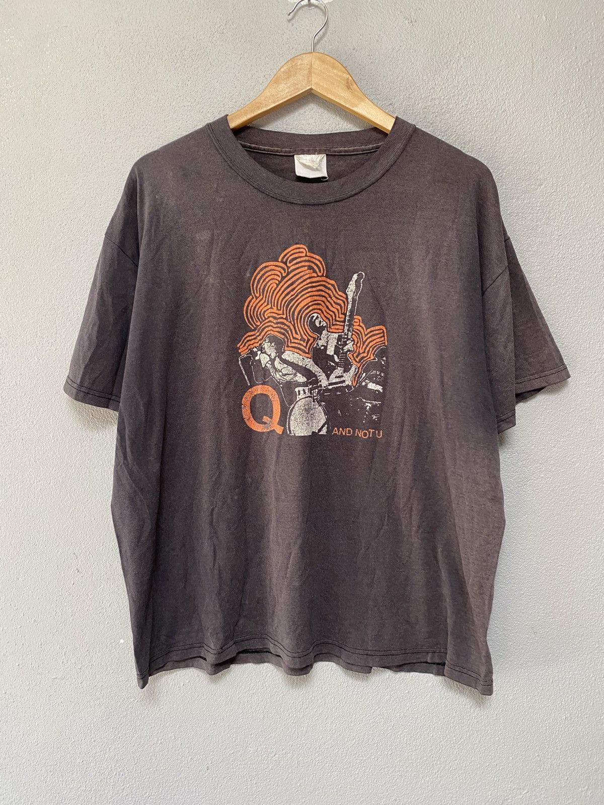 Band Tees Vintage Q and not u rock band tshirt Size US XL / EU 56 / 4 - 1 Thumbnail