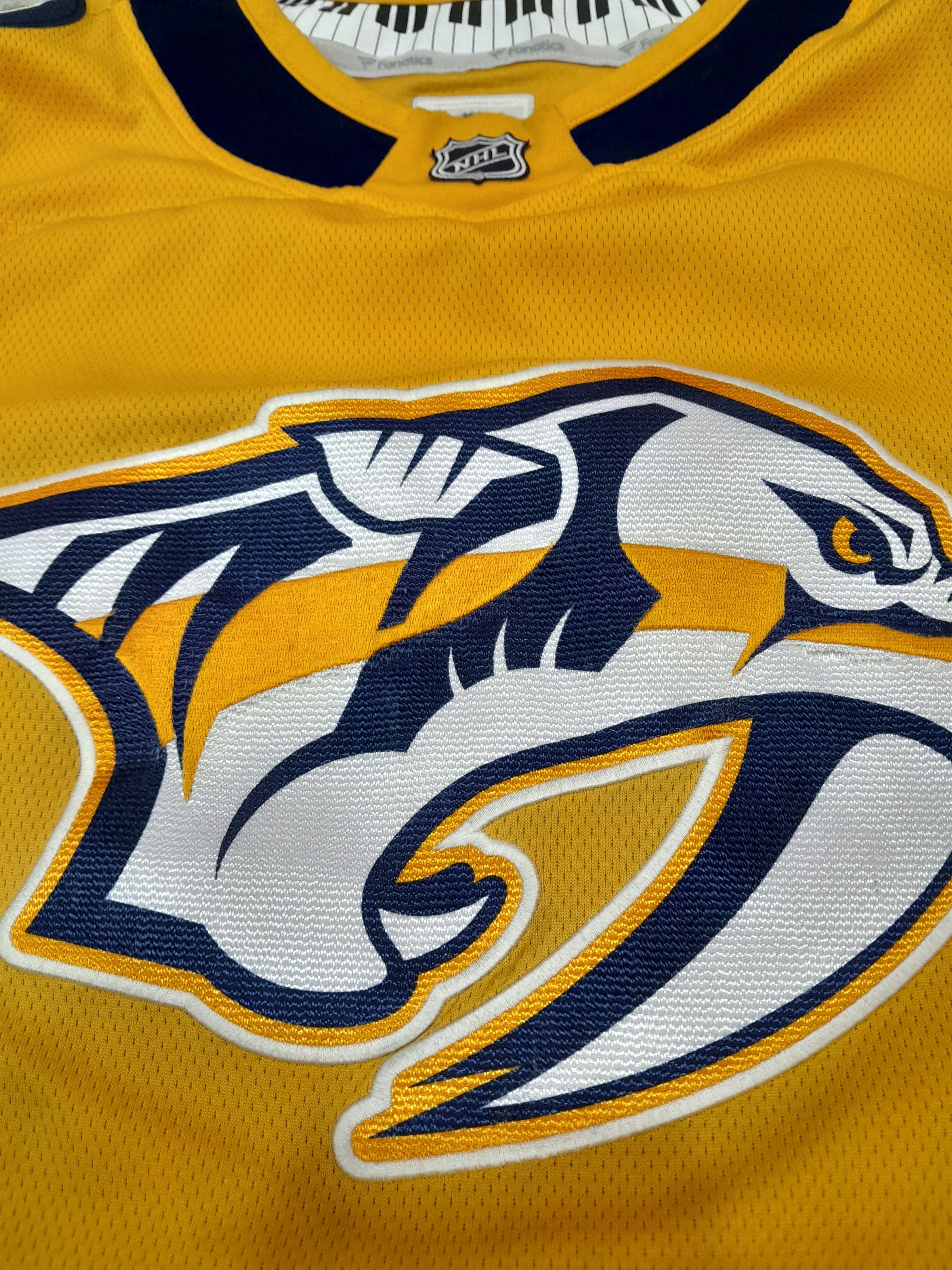 NHL NASHVILLE PREDATORS Jersey. Size US M / EU 48-50 / 2 - 4 Thumbnail