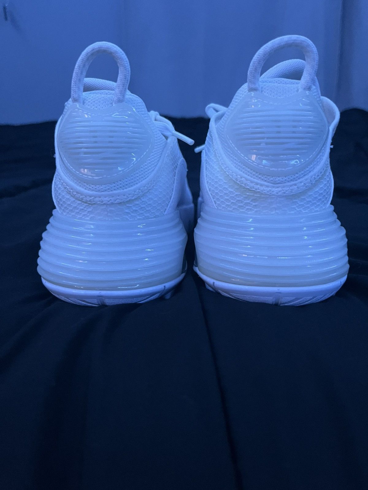 Nike Airmax 2090 Triple White Size US 7 / EU 40 - 8 Thumbnail