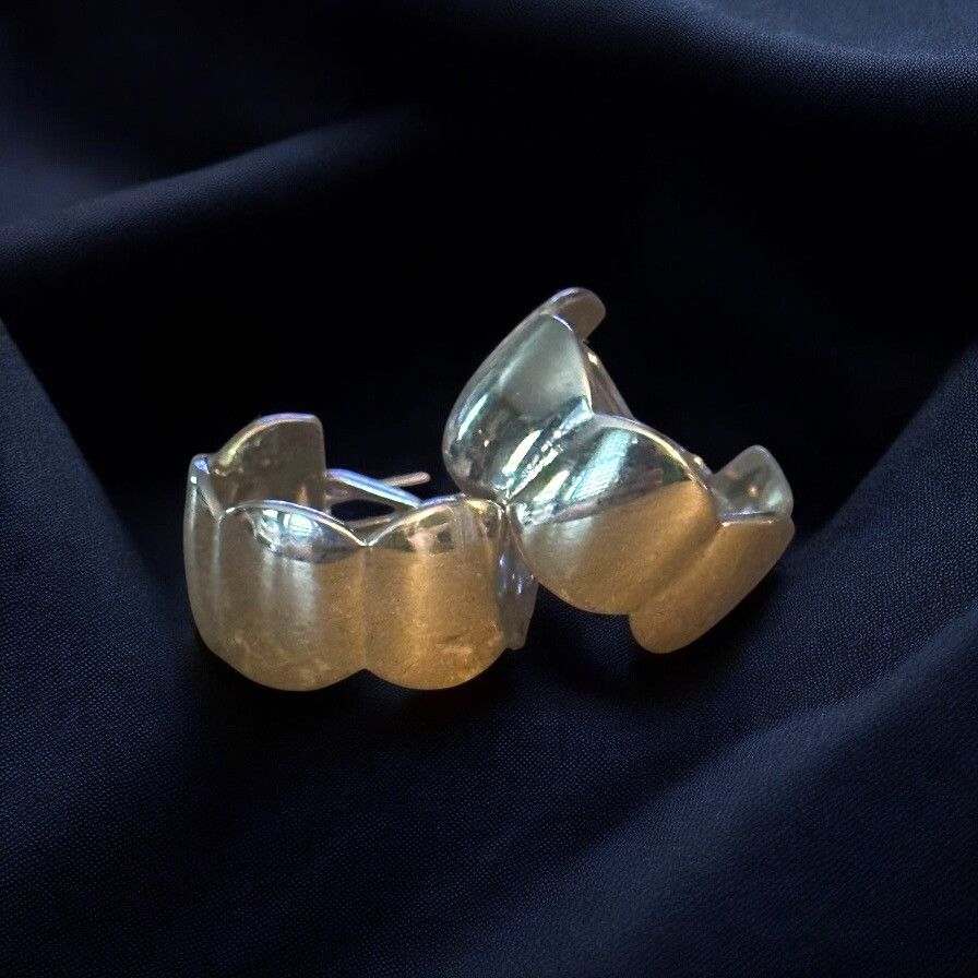 Monet Vintage Monet silver tone scalloped hoop earrings Size ONE SIZE - 1 Thumbnail