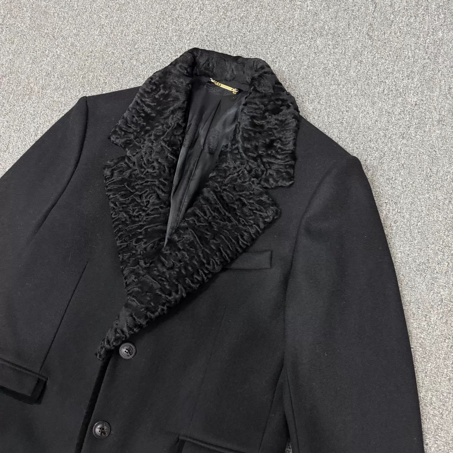 Versace Versace black fur collar overcoat EU48 mint Size US M / EU 48-50 / 2 - 3 Thumbnail