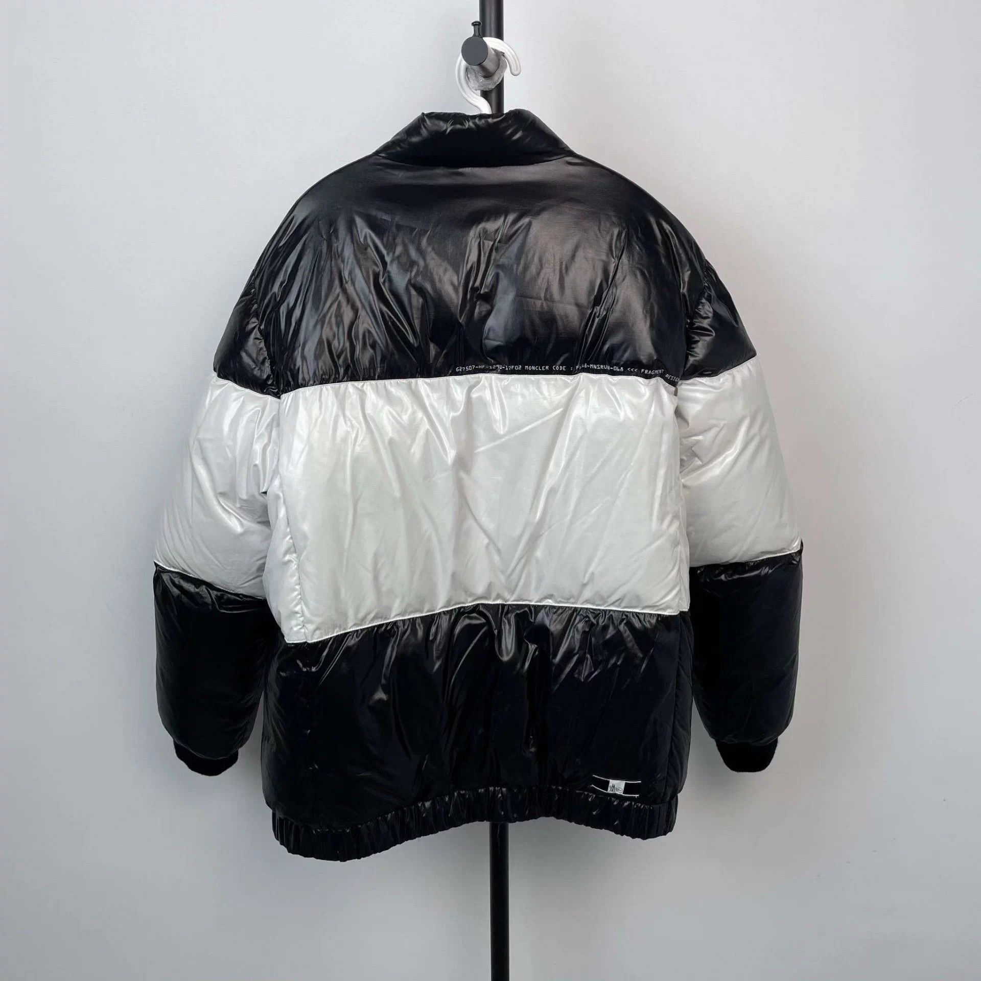 Moncler Moncler black and white sport down jacket size 4 Size US XL / EU 56 / 4 - 2 Thumbnail