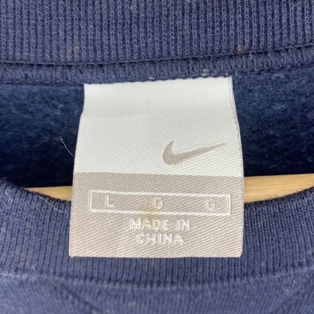 Nike Vintage NIKE SWOOSH Big Logo Sportswear Pullover Sweatshirt Size US L / EU 52-54 / 3 - 8 Thumbnail