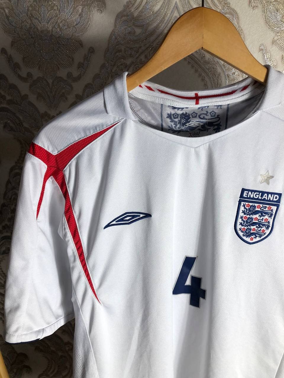 Umbro VINTAGE UMBRO ENGLAND RETRO SOCCER JERSEY LIVERPOOL Y2K 90s Size US XL / EU 56 / 4 - 4 Thumbnail