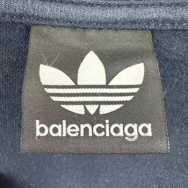 Balenciaga Balenciaga Dark blue chest embroidered logo reversible sho Size US M / EU 48-50 / 2 - 5 Thumbnail