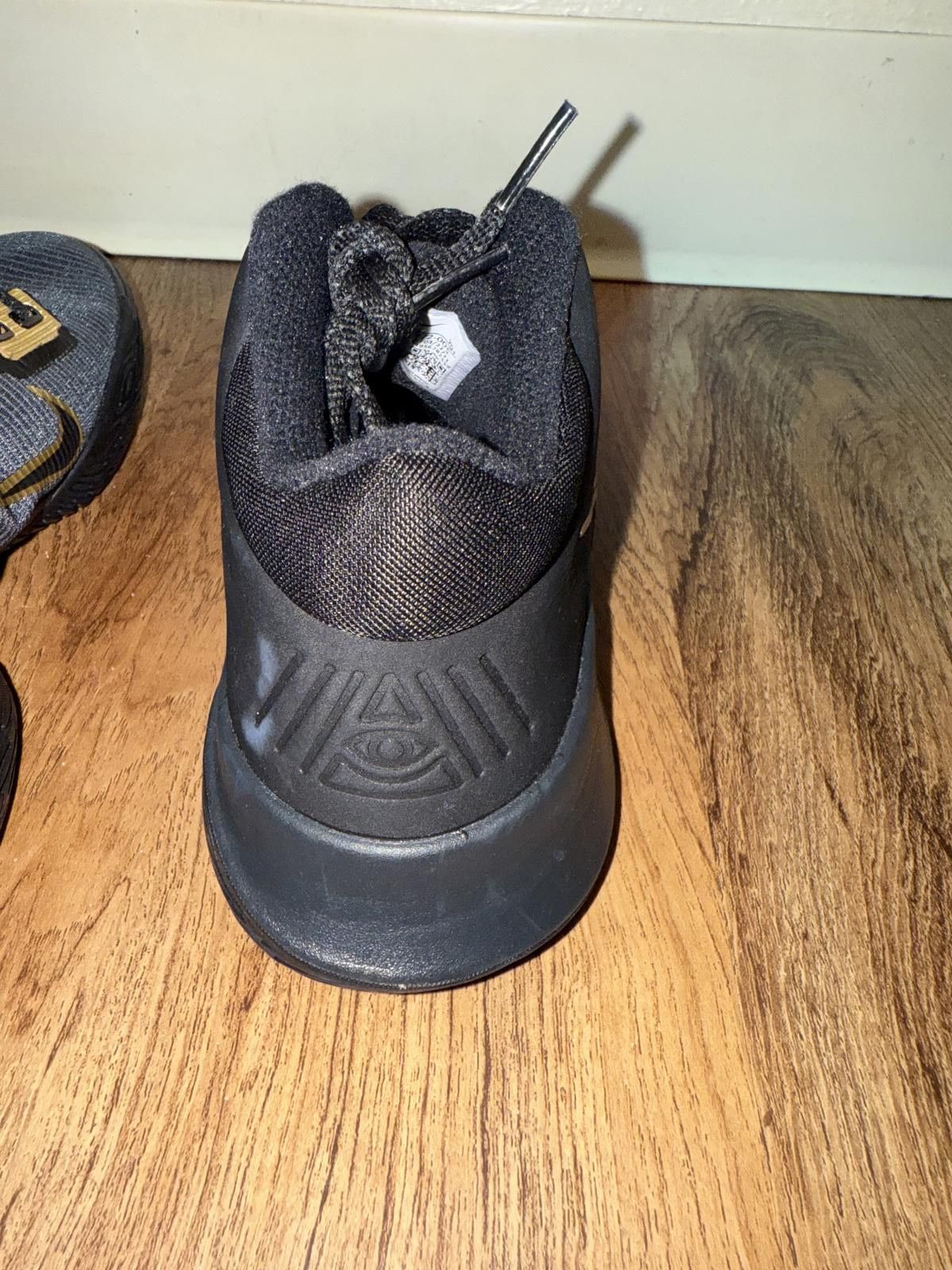 Nike Nike Kyrie Flytrap 4 Black Metallic Gold Size US 7.5 / EU 40-41 - 9 Thumbnail