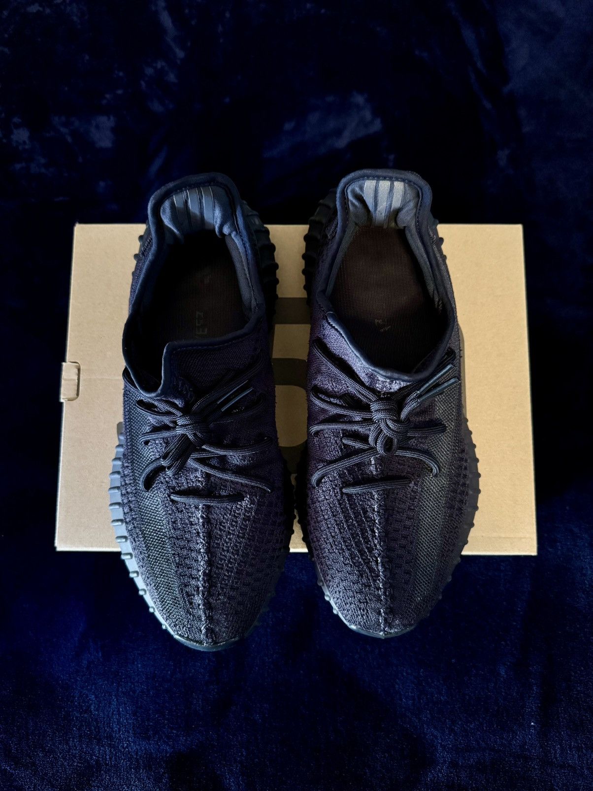 Adidas × Yeezy Yeezy 350s V2 Onyx Size US 10.5 / EU 43-44 - 10 Thumbnail