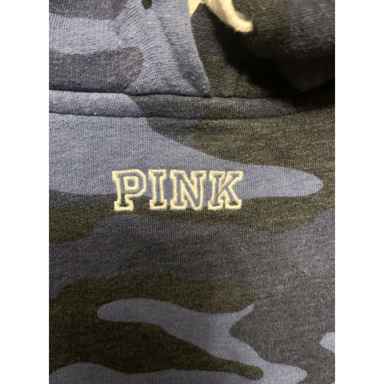 Victoria's Secret Victoria's Secret PINK Hoodie Sweatshirt L Blue CAMO fleece pullover 1977 Logo Hooded Pockets Women Regular Size L / US 10 / IT 46 - 2 Thumbnail