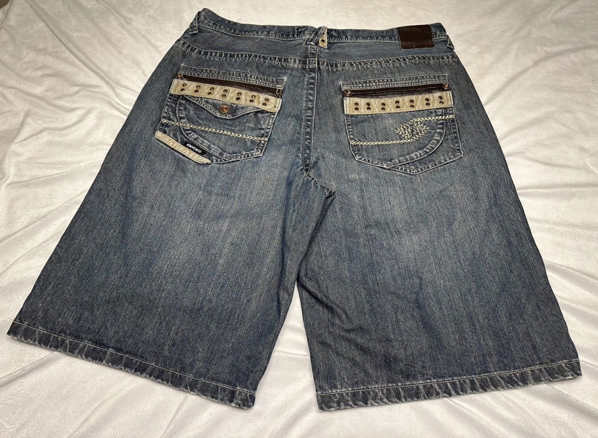 Enyce Embroidered Dark Blue hotsell Denim Size 40 Jean Shorts