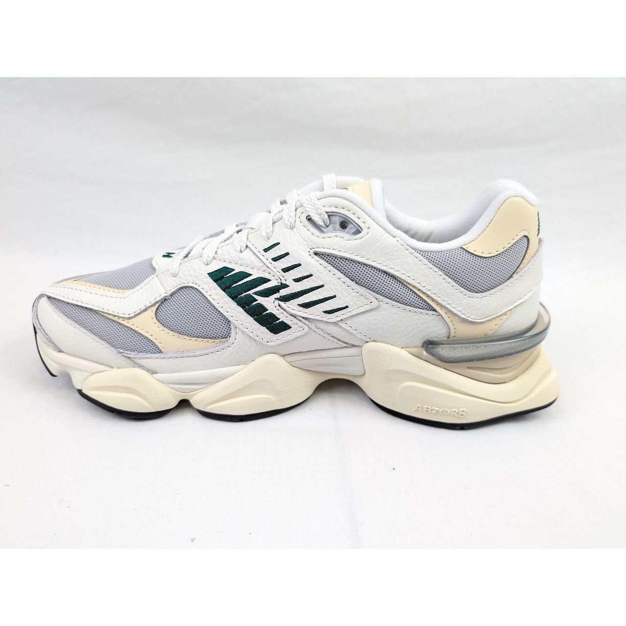 New Balance o1rshd1 Low-Top Sneakers in Off White Size US 10 / EU 43 - 11 Thumbnail