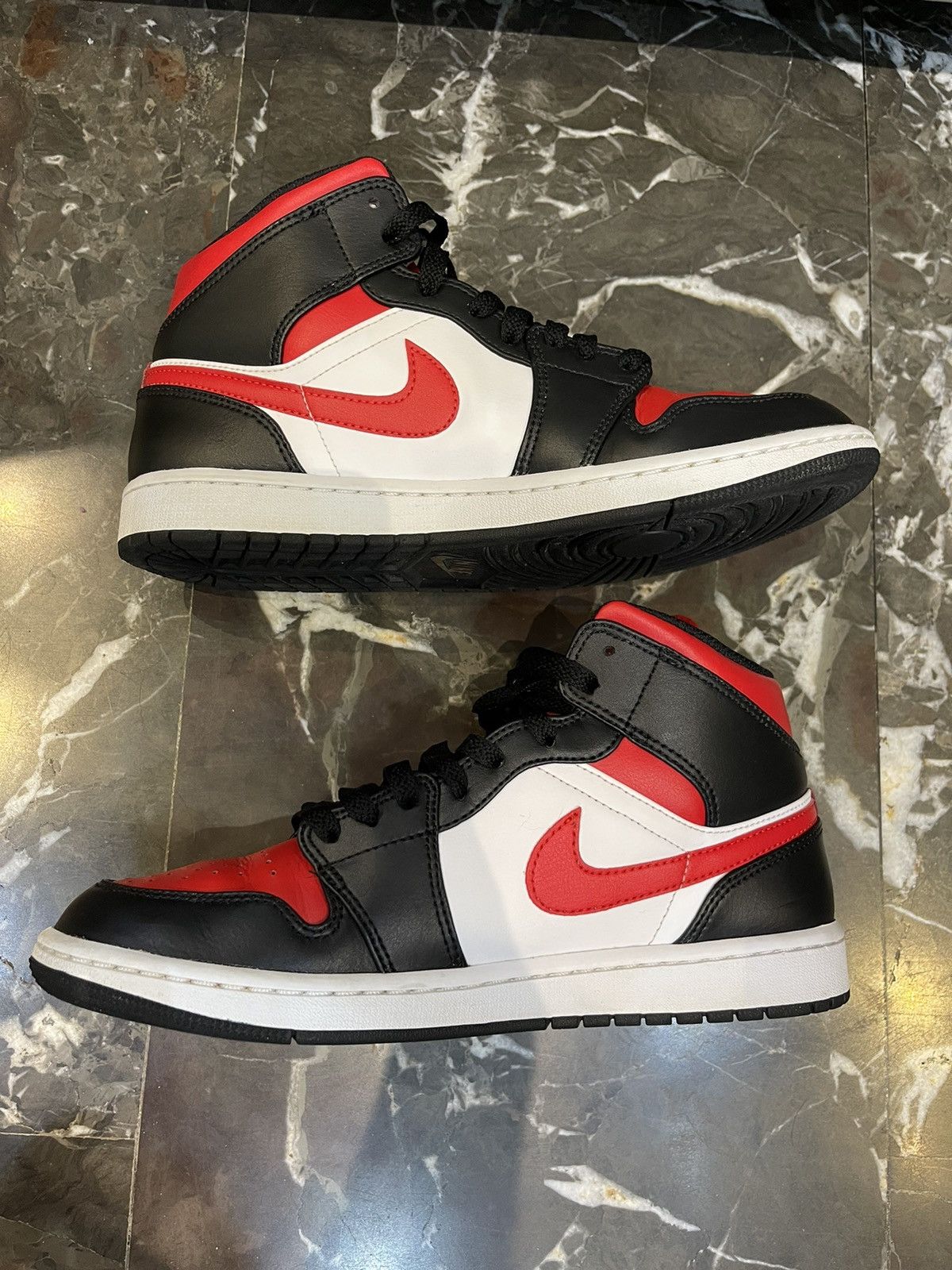 Jordan Brand Air Jordan 1 Mid Fire Red Size US 8.5 / EU 41-42 - 7 Thumbnail
