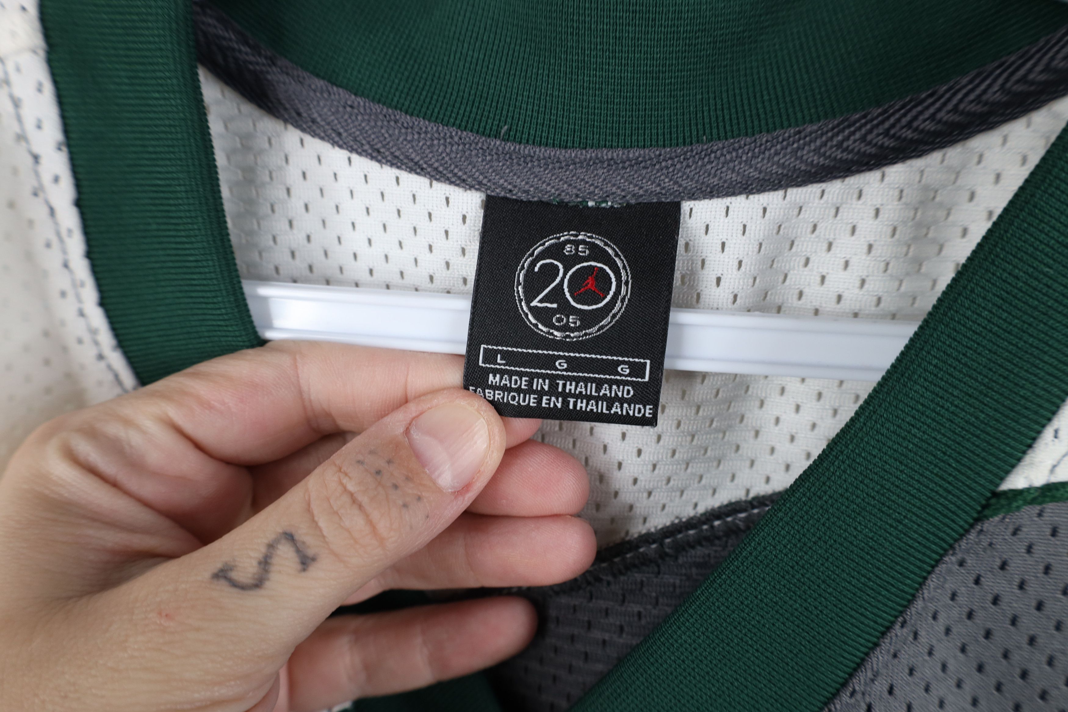 Nike × Vintage Vintage Nike Air Jordan Mesh Basketball Jersey #23 Size US L / EU 52-54 / 3 - 5 Thumbnail