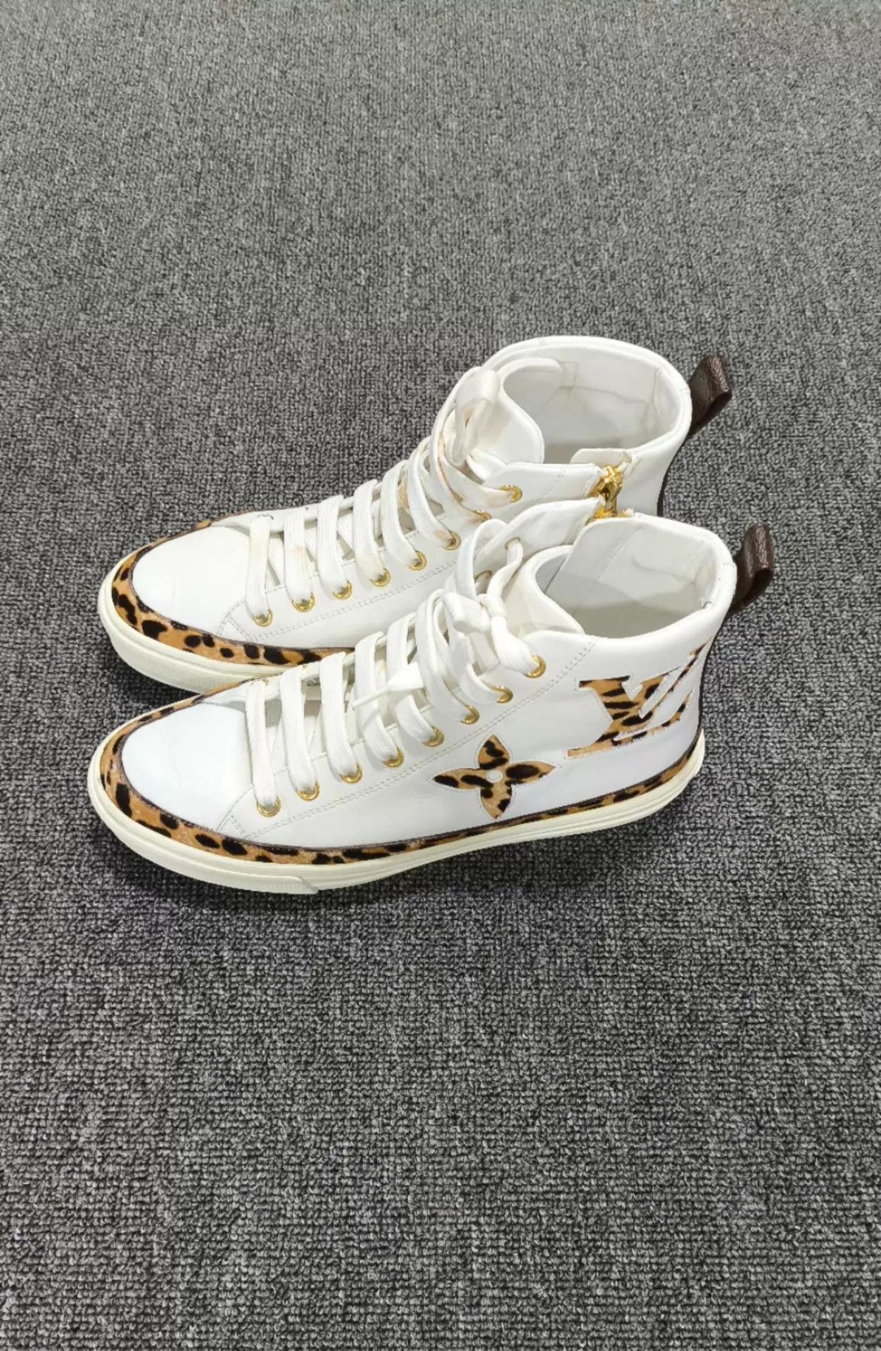 Louis Vuitton LV Women's White Leopard Print Logo High Top 37.5 Size US 7 / IT 37 - 4 Thumbnail