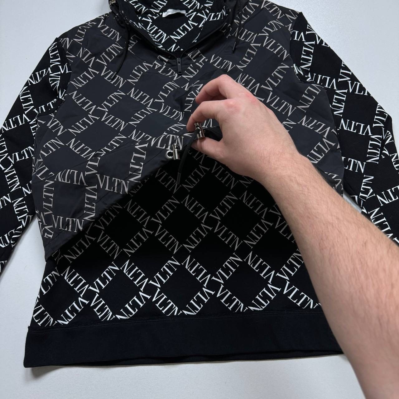 Valentino VALENTINO 'vltn' Logo Grid Print Hoodie In Black Size US M / EU 48-50 / 2 - 4 Thumbnail