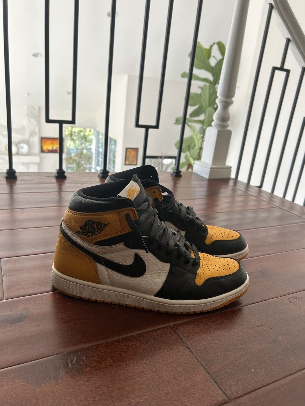 Nike Jordan 1 Taxi Retro OG Size US 11.5 / EU 44-45 - 4 Thumbnail