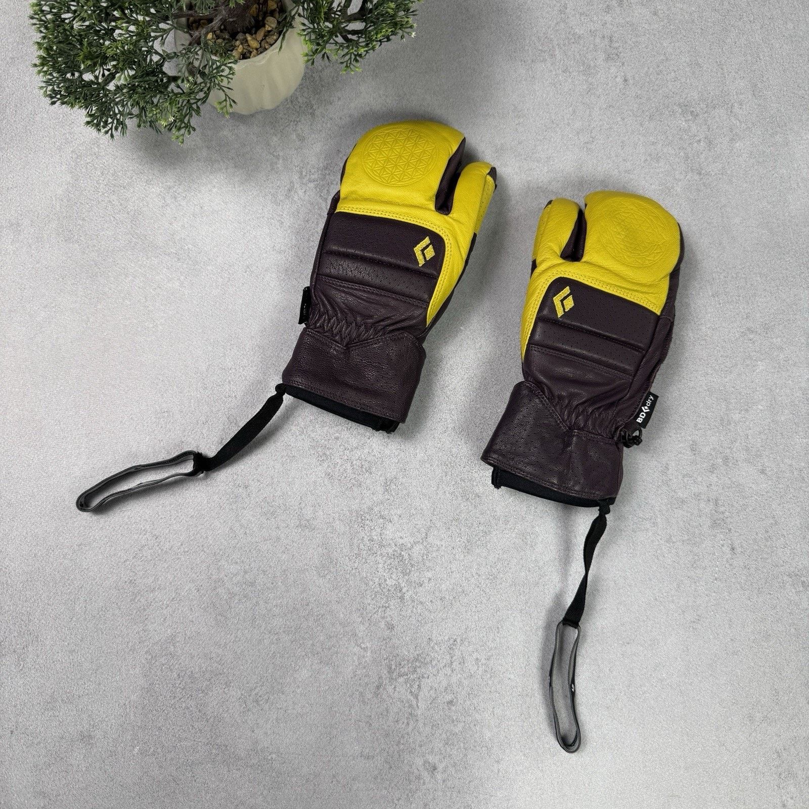 Black Diamond Black Dimond Spark Angel Finger Bordeaux Sulfur Gloves Size ONE SIZE - 1 Thumbnail