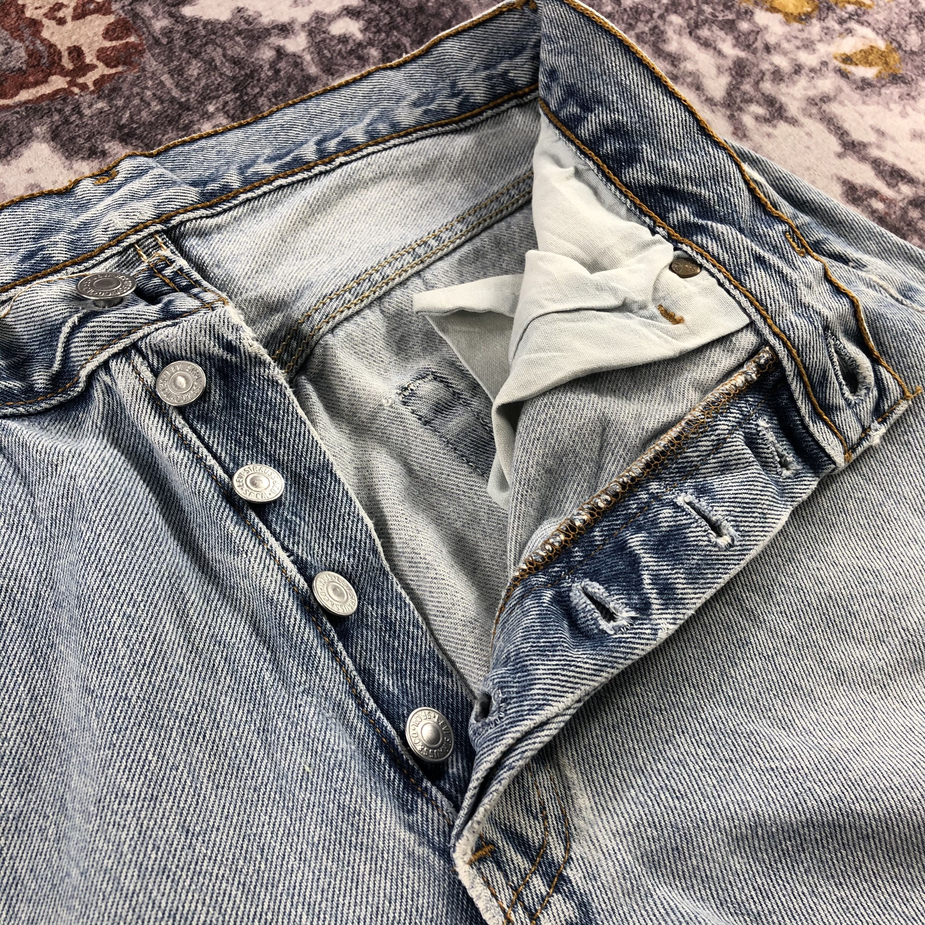 Levi's 90s Vintage Light Wash Levis 501 Jeans-JM3155 Size US 30 / EU 46 - 16 Thumbnail