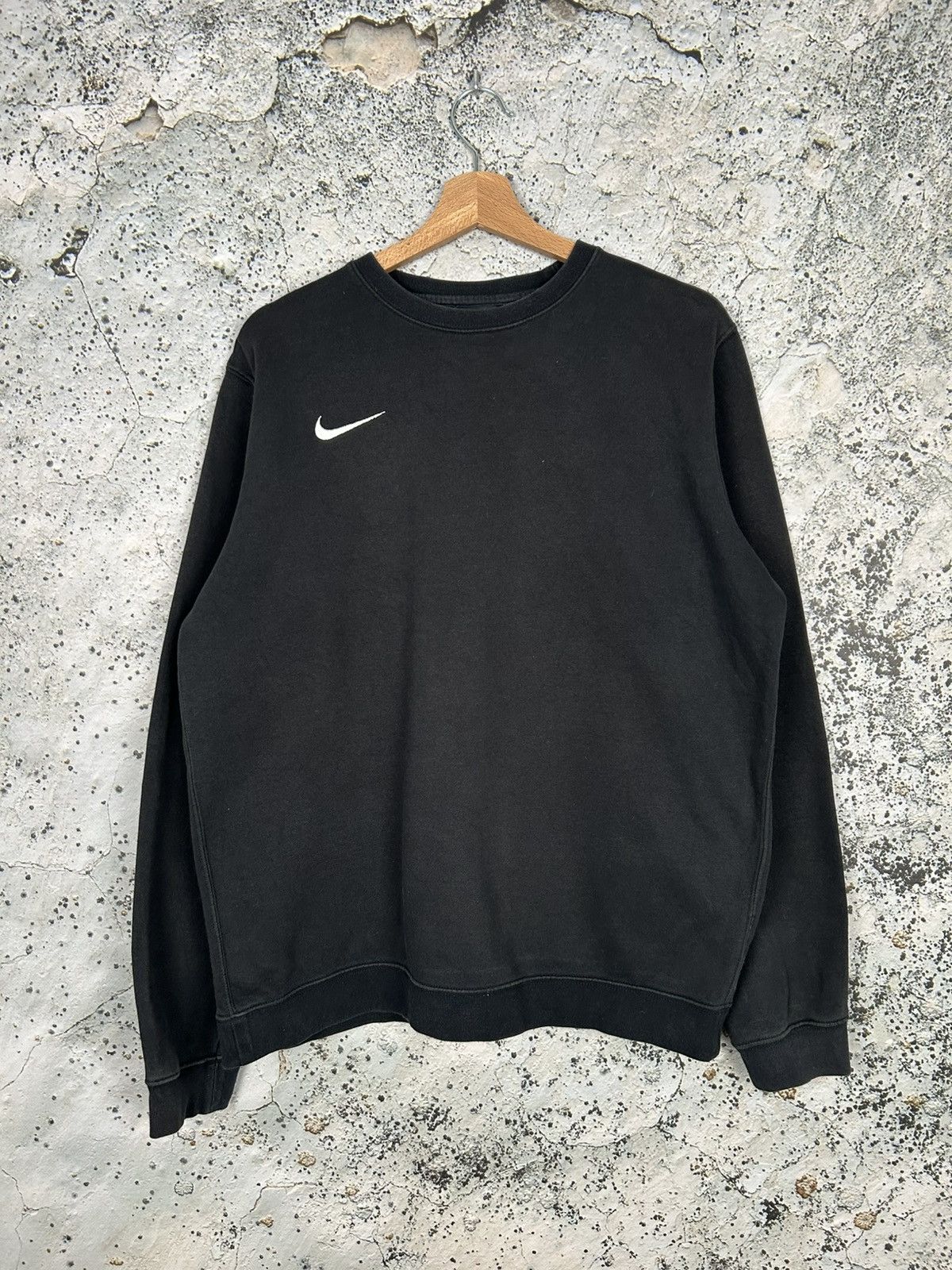 Nike Nike Swoosh Black Crewneck Streetwear Boxy Baggy Rap Size US M / EU 48-50 / 2 - 1 Thumbnail