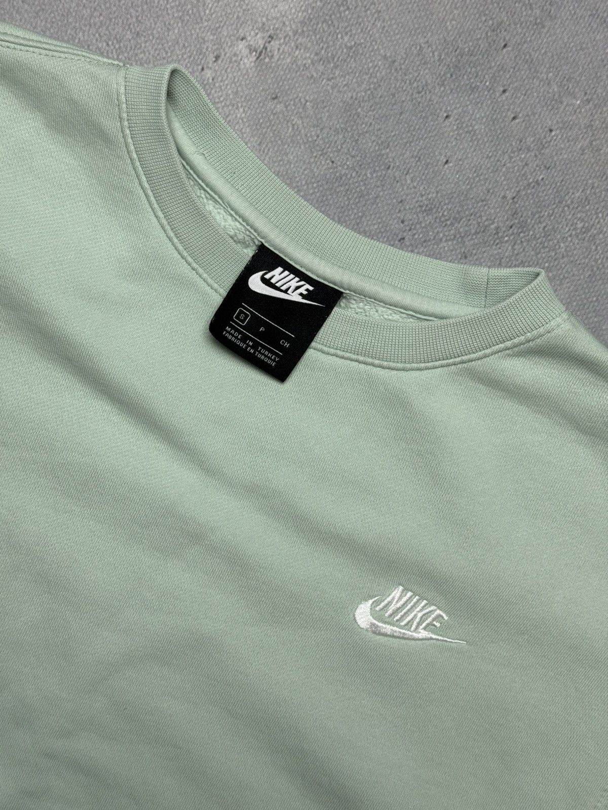 Nike Crewneck Nike Sportswear Club Boxy Swoosh Logo USA Size US S / EU 44-46 / 1 - 6 Thumbnail