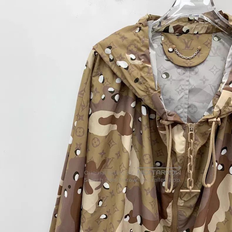 Louis Vuitton Louis Vuitton Dark brown camo logo full print hooded long Size US S / EU 44-46 / 1 - 3 Thumbnail