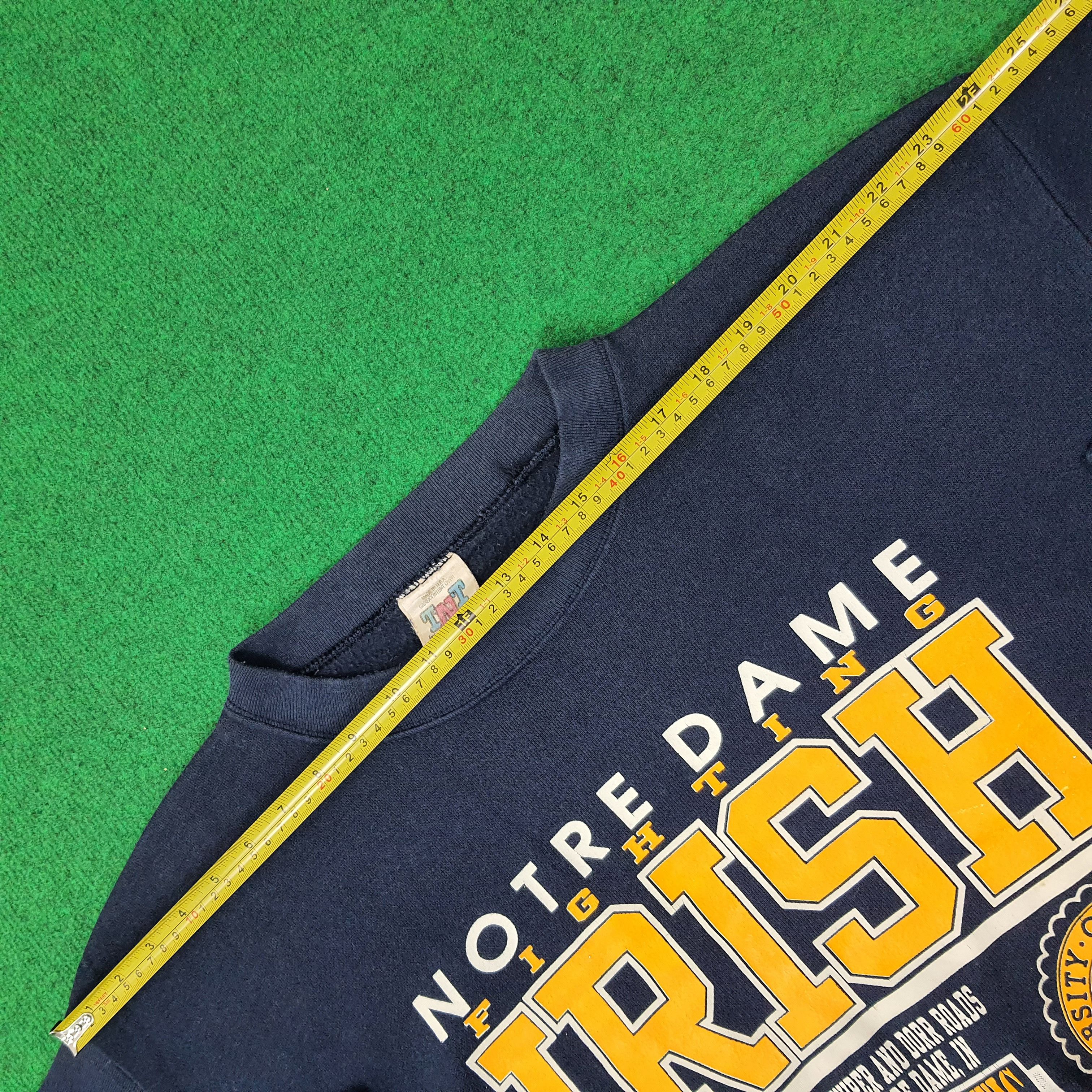 Vintage Vintage Notre Dame Fighting IRISH Football C263N11 Size US L / EU 52-54 / 3 - 7 Thumbnail
