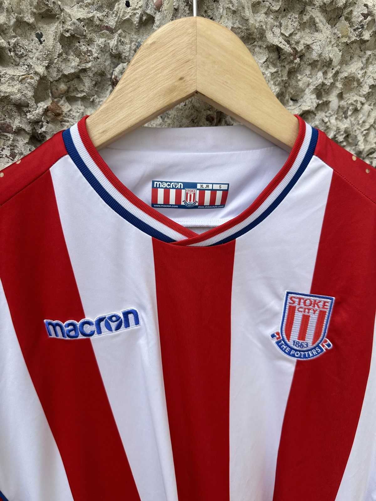 Macron Macron stoke city 2016 2017 first kit jersey football tee Size US S / EU 44-46 / 1 - 2 Thumbnail