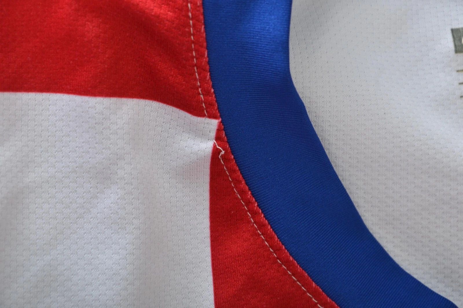 Nike CROATIA 2008/2009 HOME FOOTBALL SHIRT NIKE SIZE S ADULT Size US S / EU 44-46 / 1 - 5 Thumbnail