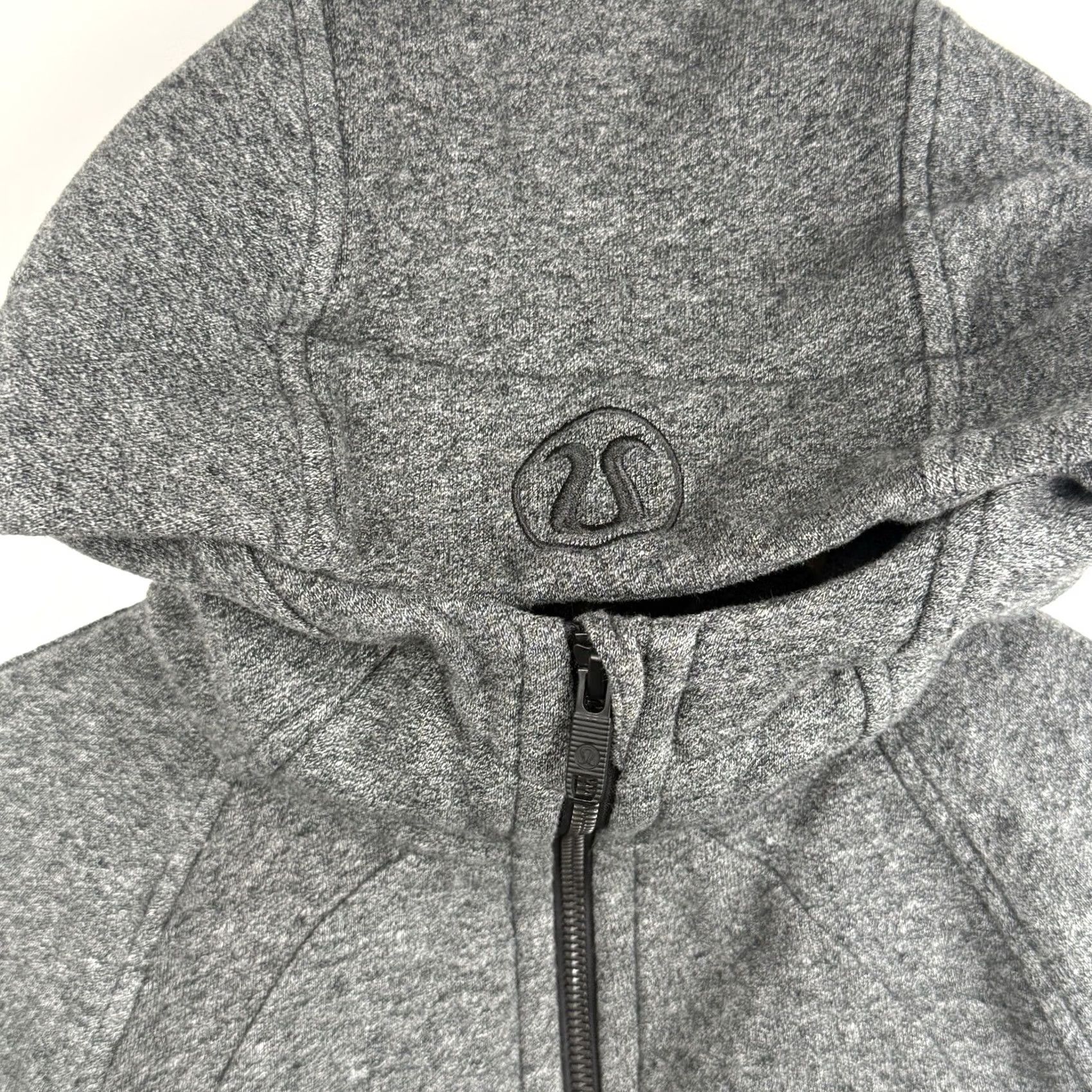 Lululemon Lululemon Scuba Hoodie Womens Size 2 Full Zip Heather Gray Athleisure Hooded Shirt Womens Activewear Fall Winter Gym Running Pockets Logo Zipper Size XS / US 0-2 / IT 36-38 - 7 Thumbnail