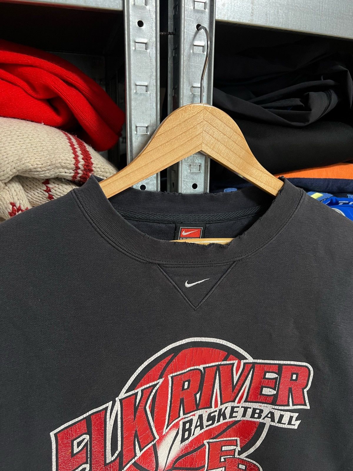 Nike × Vintage Vintage Nike Sweatshirt Elk River Basketball Crew Neck Sz L Size US L / EU 52-54 / 3 - 3 Thumbnail