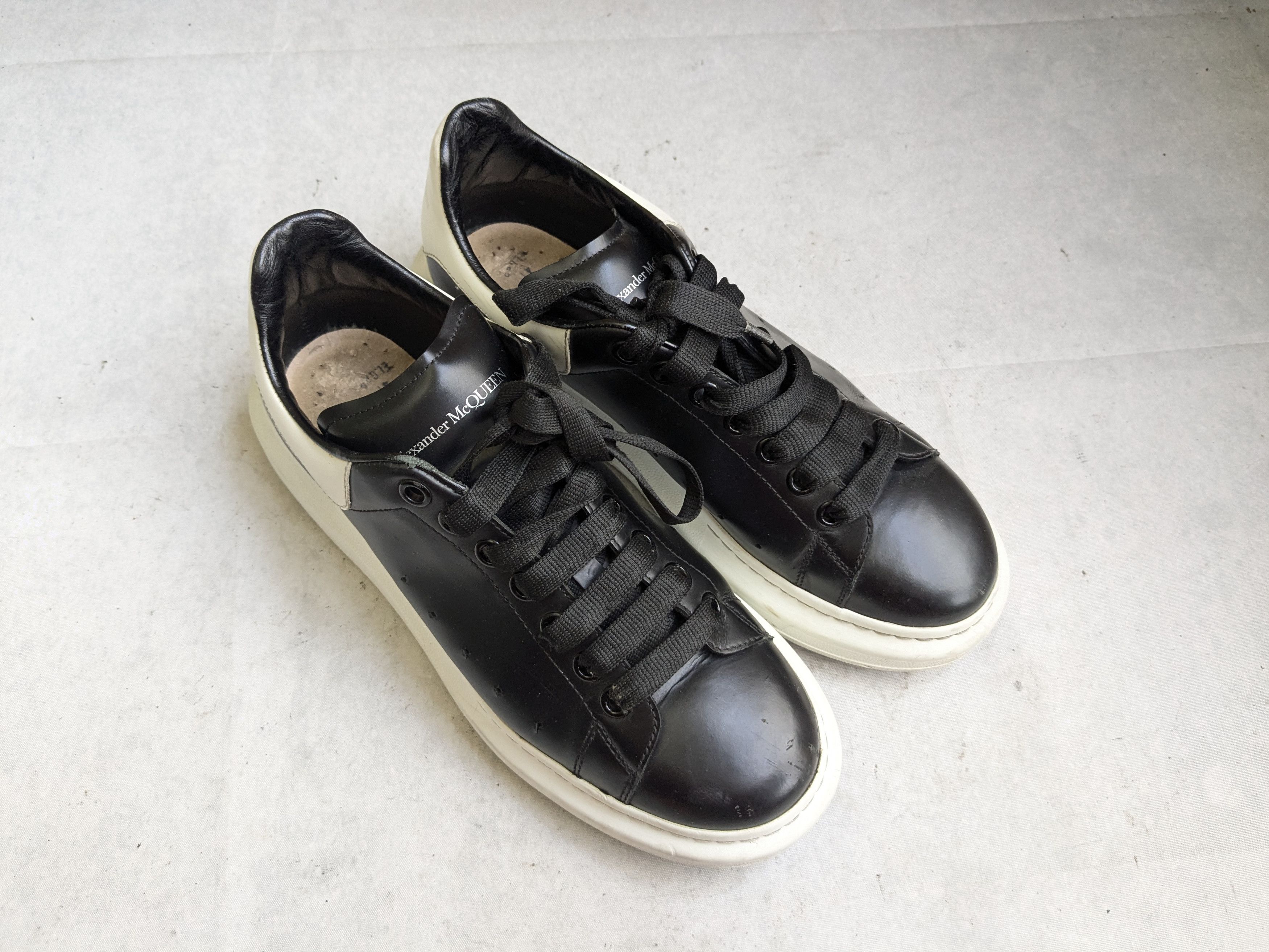 Alexander McQueen Alexander Mcqueen Oversized Larry Sneakers 8 41 Black White Size US 8 / EU 41 - 2 Thumbnail