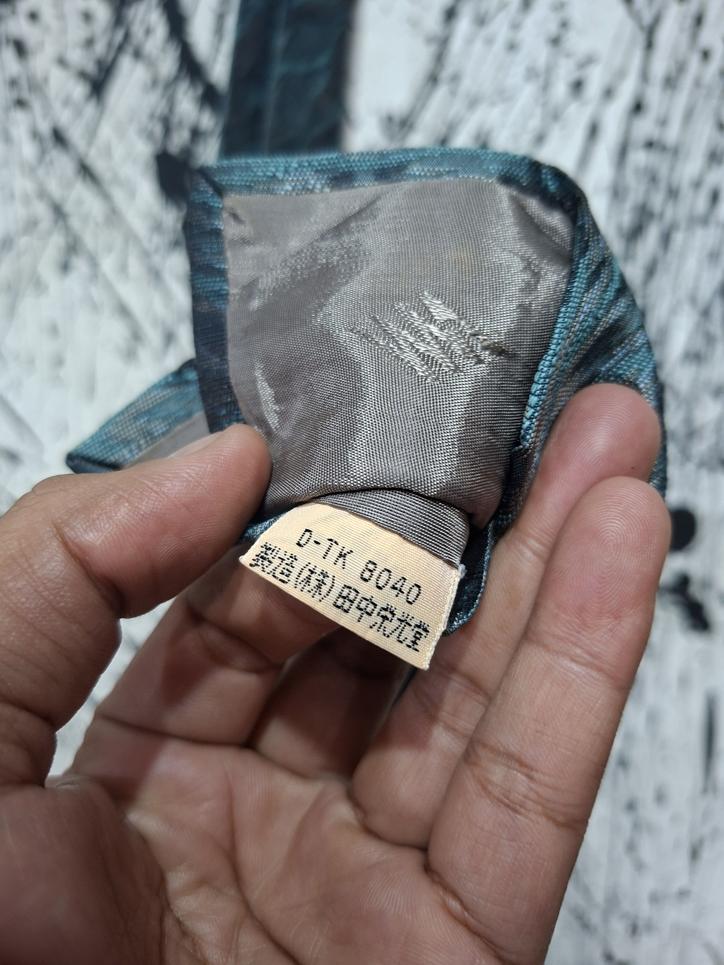 Issey Miyake ISSEY MIYAKE ABSTRACT DESIGN 100% SILK TIE Size ONE SIZE - 7 Thumbnail