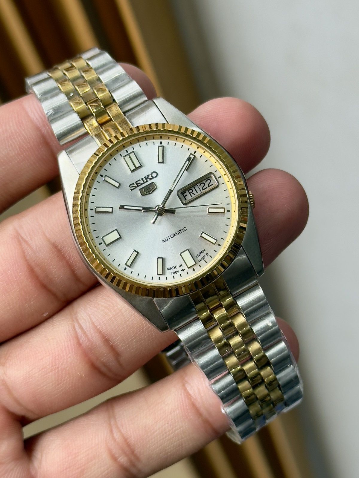 Vintage Seiko SNXJ NOS Automatic 7009 white Dial Men’s Wrist Watch Size 36 - 3 Thumbnail